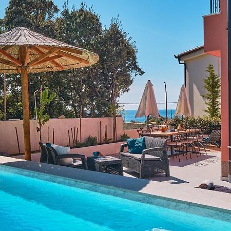 Meacres Sun Villa Miholascica Bagian luar foto