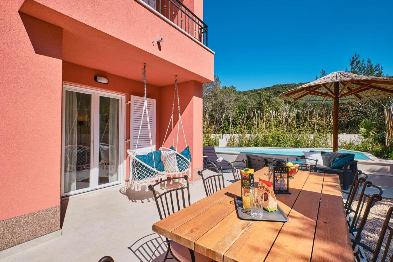 Meacres Sun Villa Miholascica Bagian luar foto