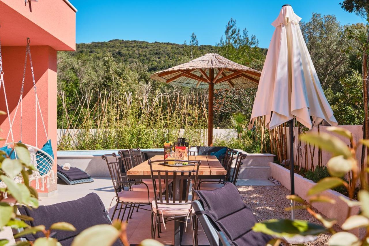 Meacres Sun Villa Miholascica Bagian luar foto