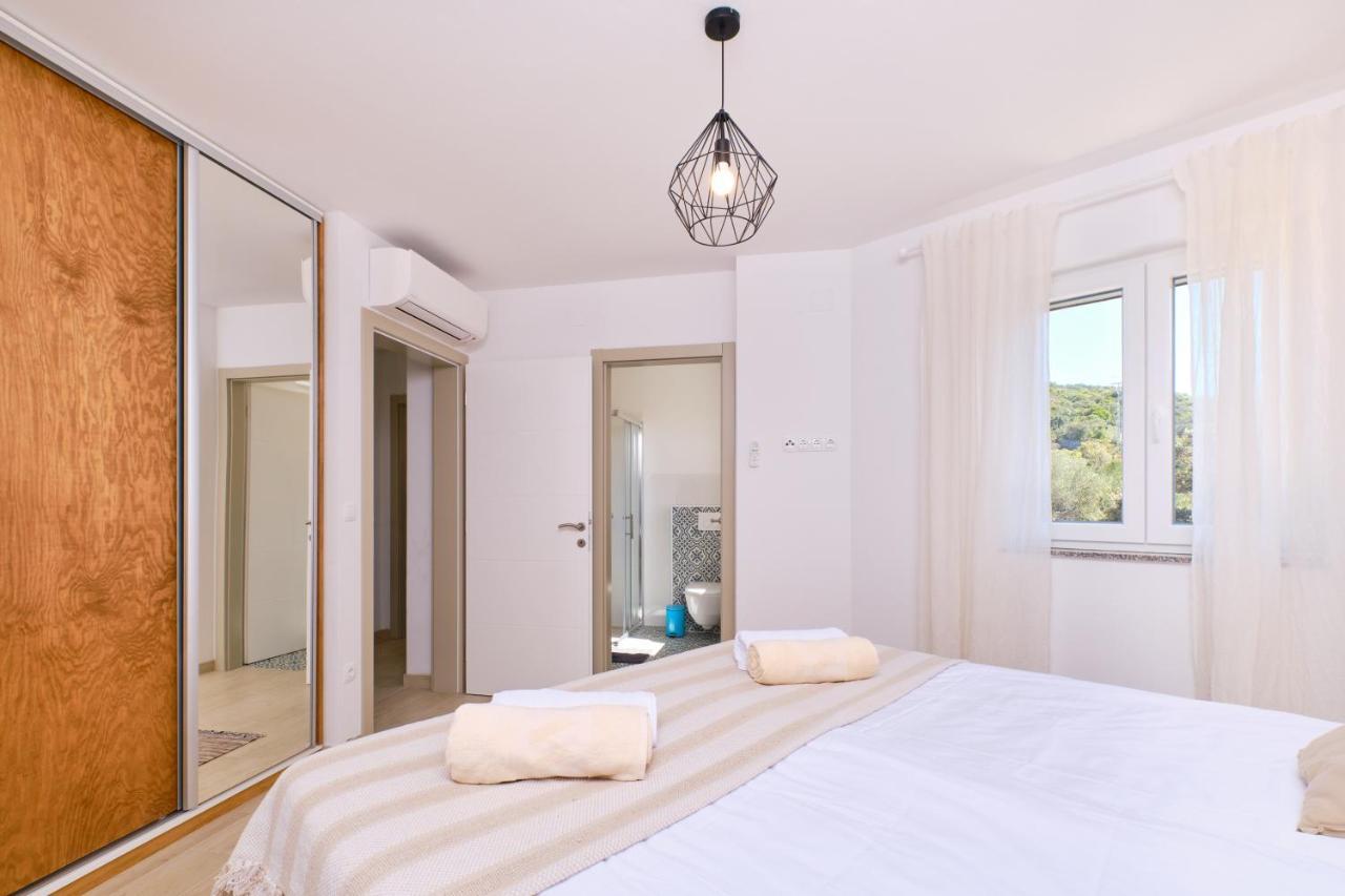 Meacres Sun Villa Miholascica Bagian luar foto